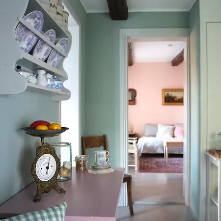 1810 Historical Charming In Tammisaari Center *