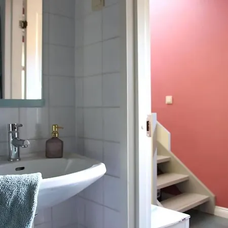 1810 Historical Charming In Tammisaari Center *