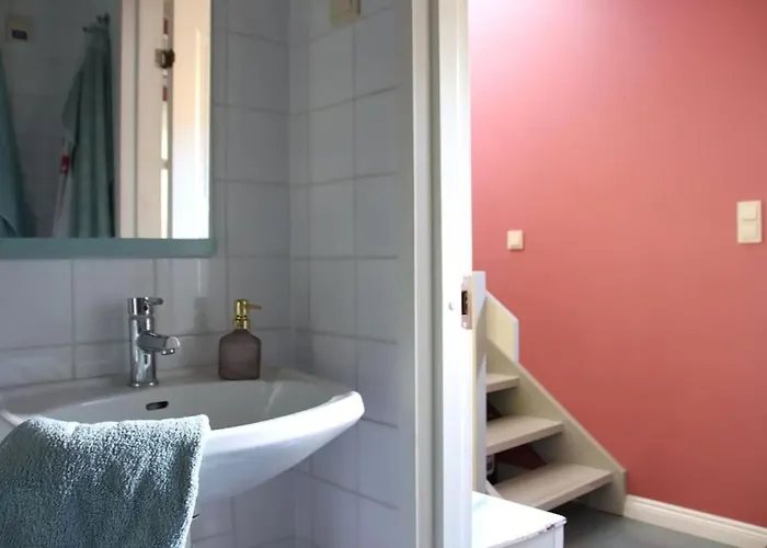 1810 Historical Charming In Tammisaari Center *